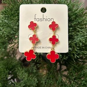 Dangling Clover red leaves earrings
